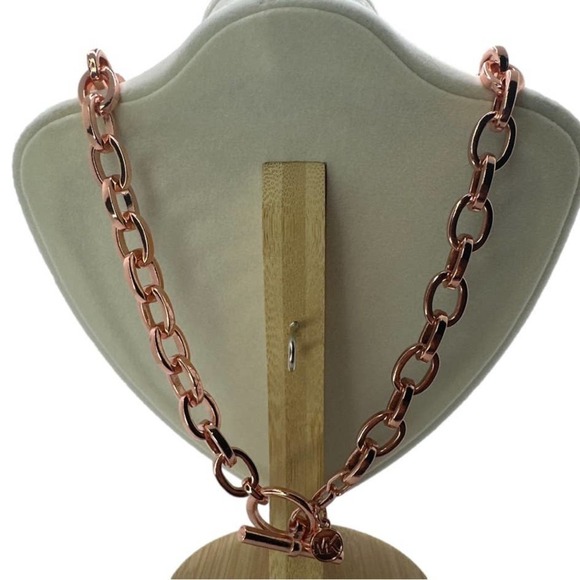 MICHAEL KORS Est 1981 Rose Gold-tone Padlock Pendant Chain Necklace - Picture 6 of 7